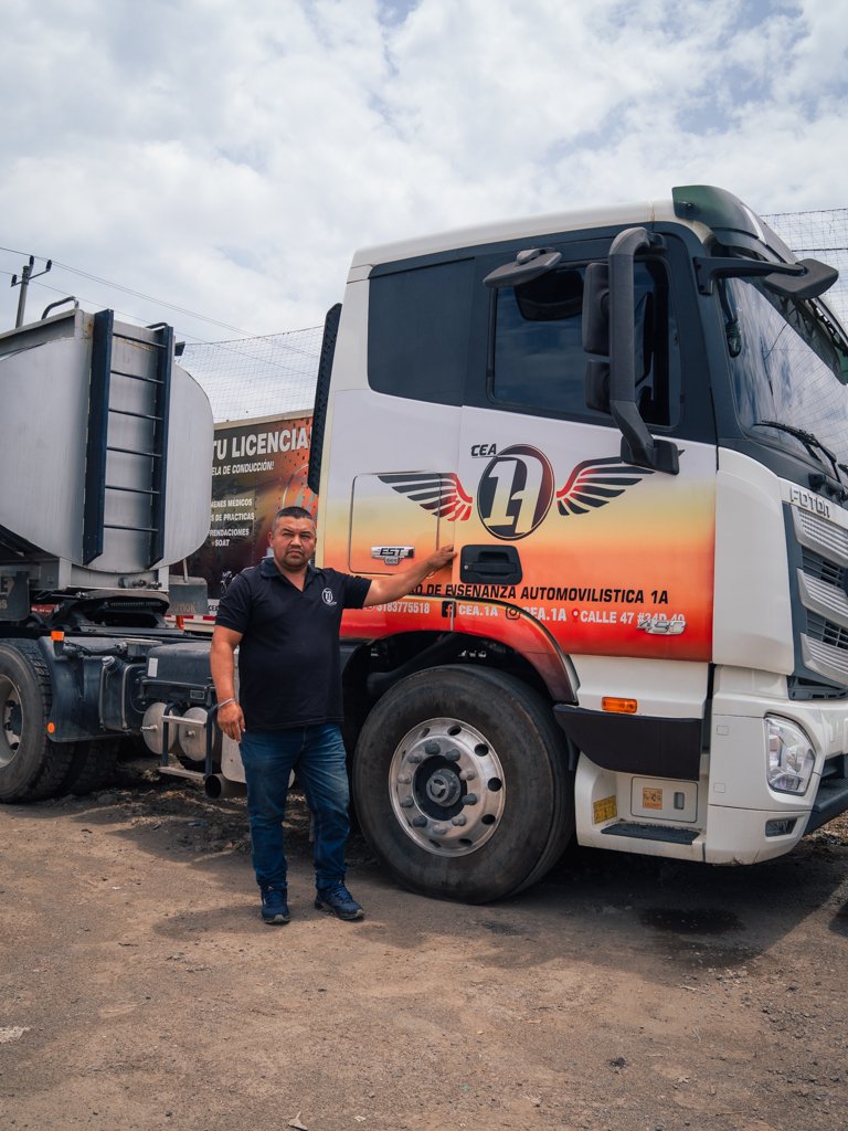 María Gómez — Especialista A1/A2 y simulador